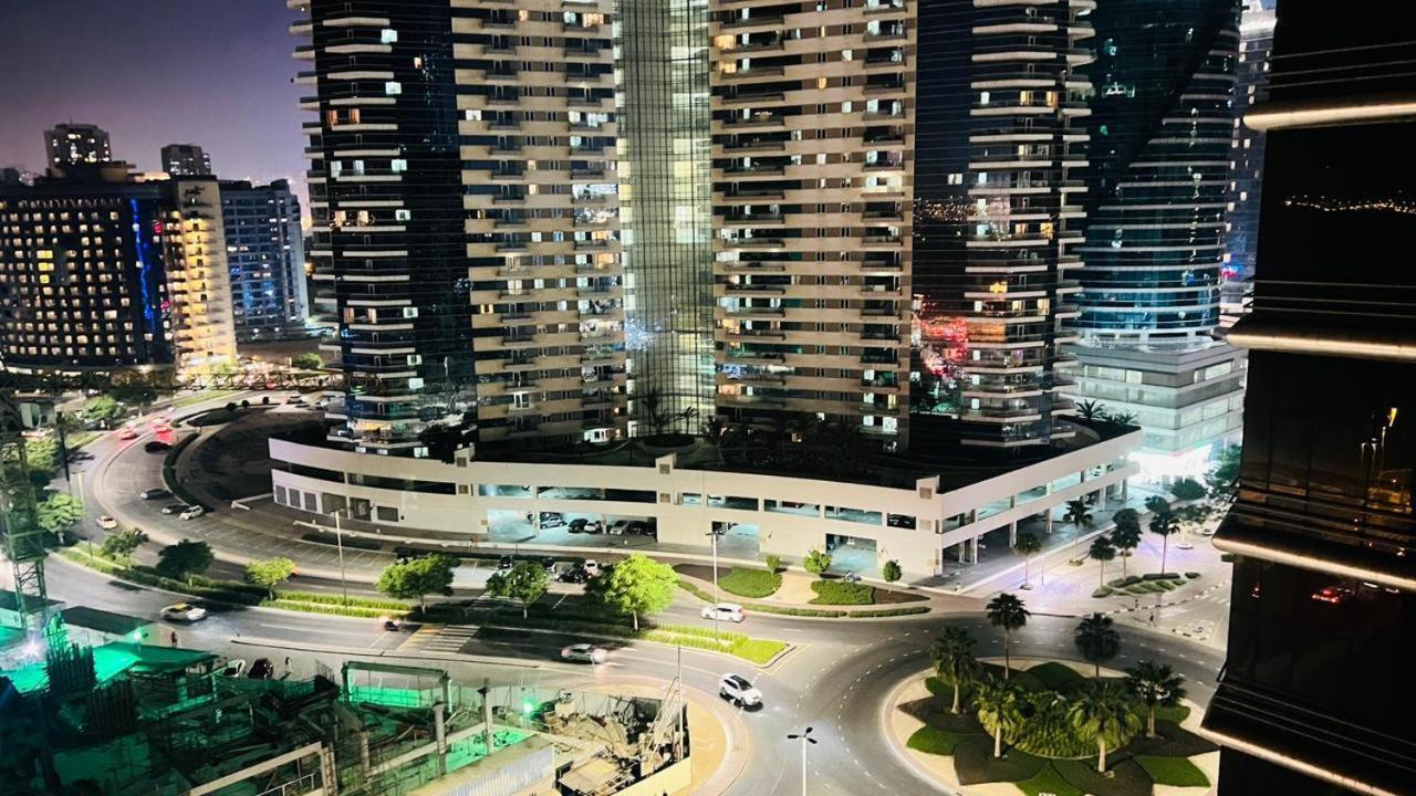 Homestay Canvas Partition In Barsha Heights Near Metro Dubai