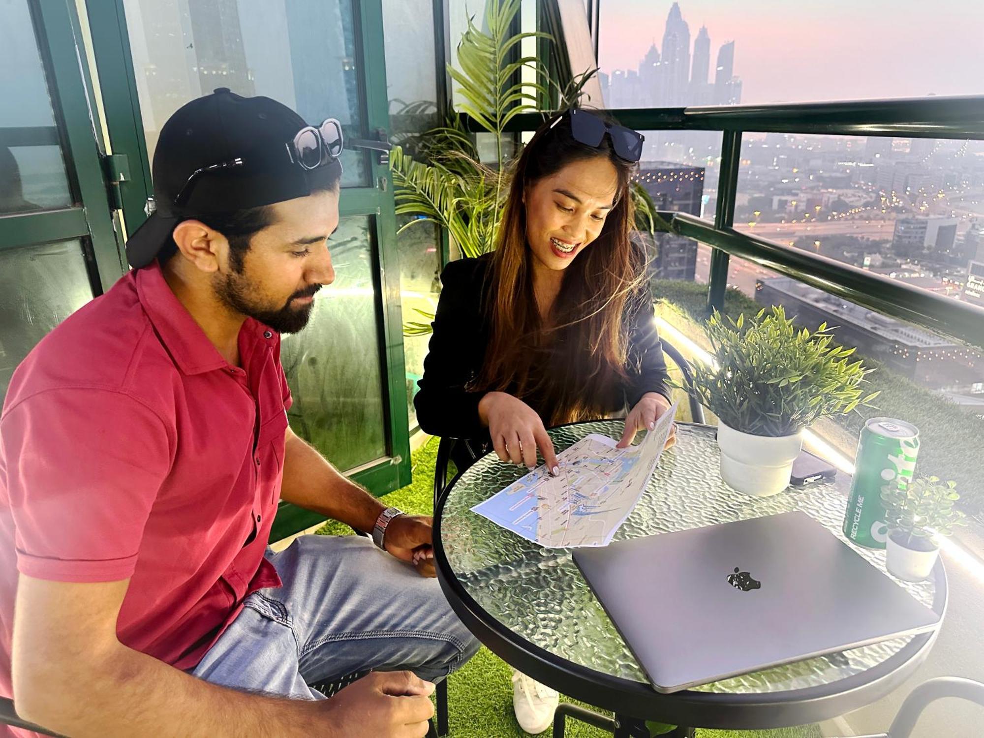 Homestay Canvas Partition In Barsha Heights Near Metro *