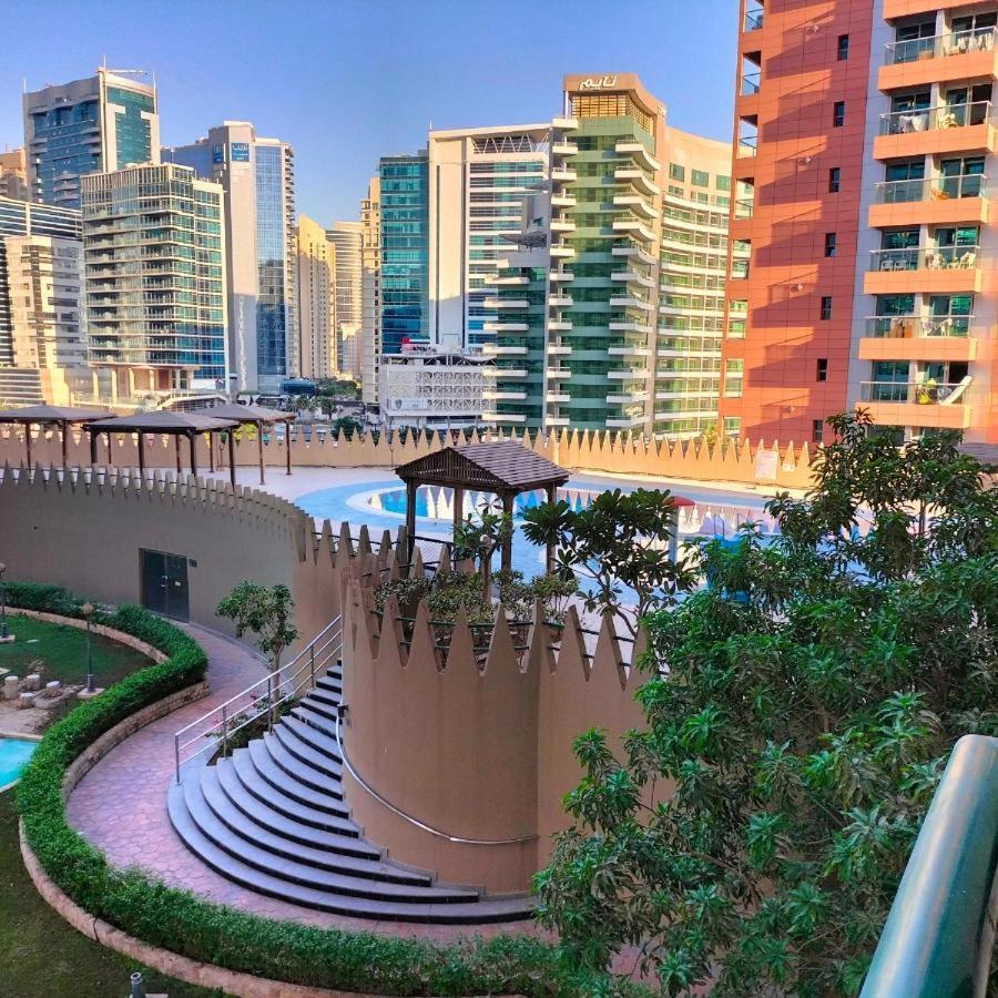 Canvas Partition In Barsha Heights Near Metro Homestay