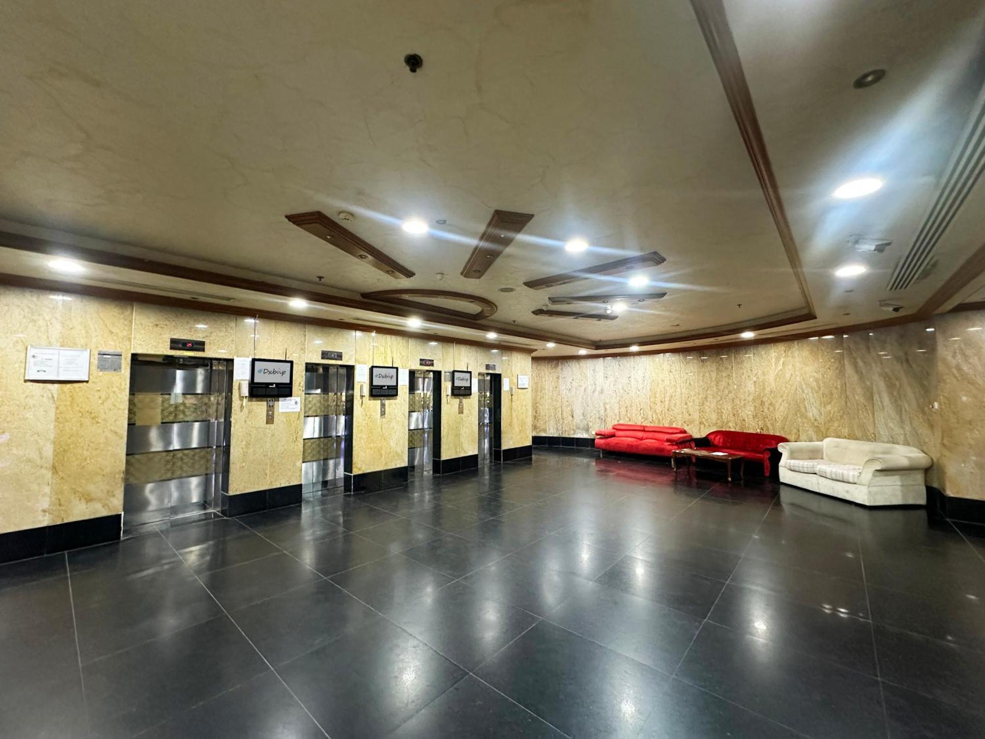 Homestay Canvas Partition In Barsha Heights Near Metro